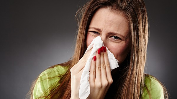 小儿病毒感冒反复发烧是怎么回事？小儿感冒的治疗方法有哪些？